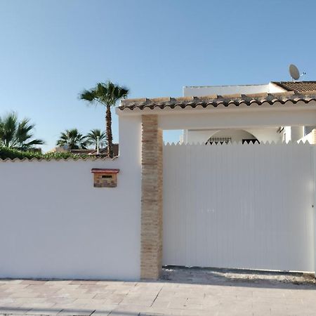 Acogedora Casa Con Piscina Torrevieja Exterior foto