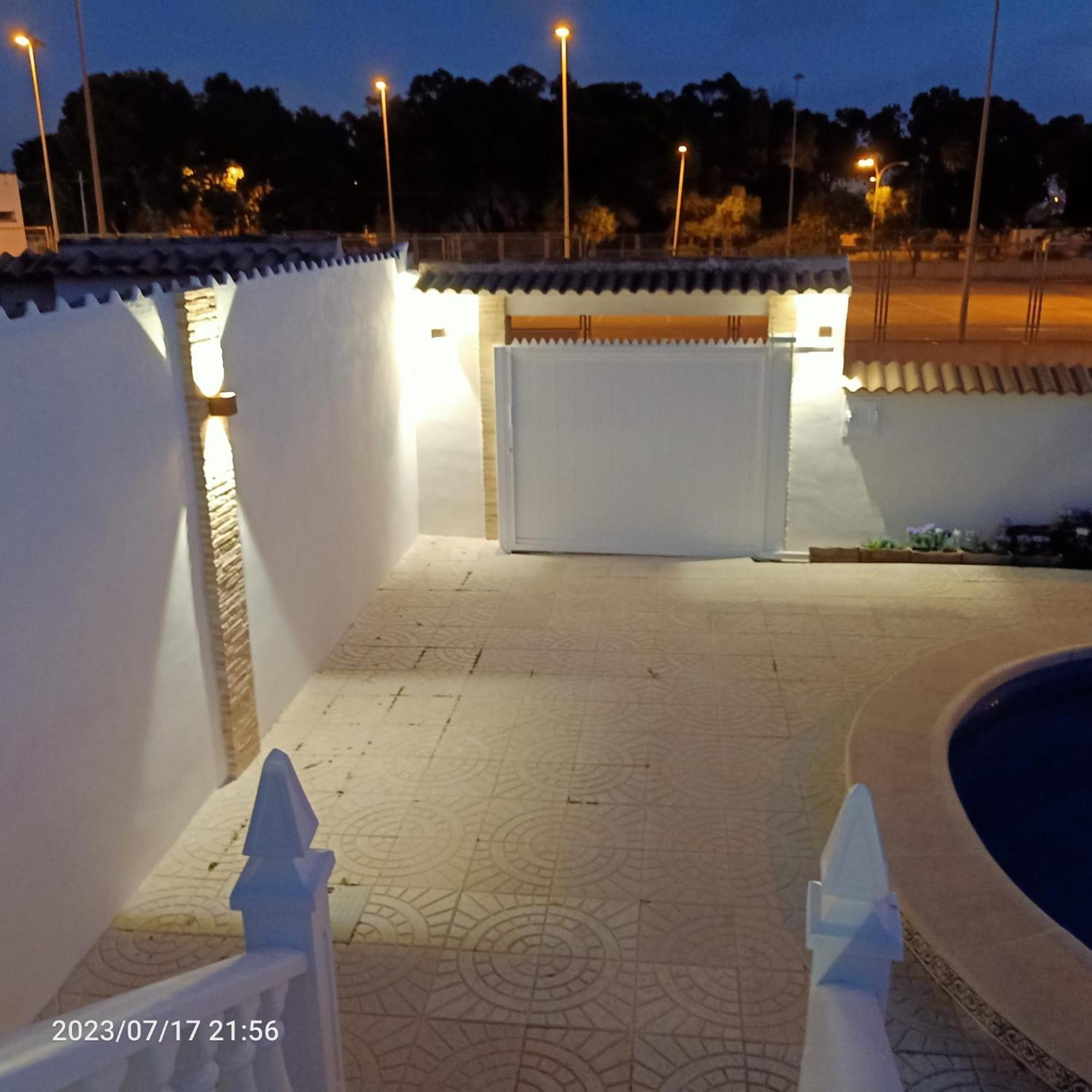 Acogedora Casa Con Piscina Torrevieja Exterior foto